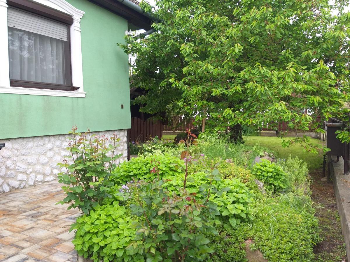 Tavasz Nyaralo Villa Poroszló Exteriör bild