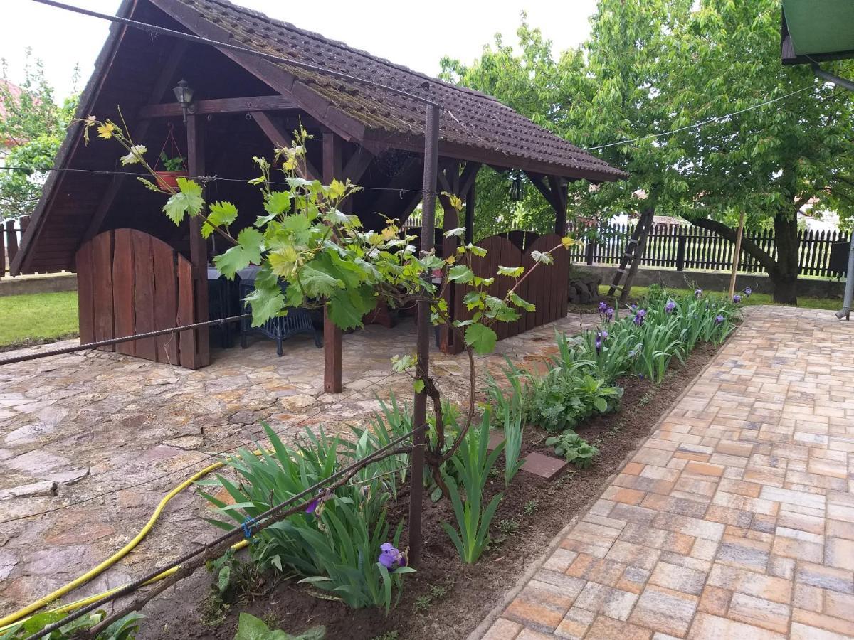 Tavasz Nyaralo Villa Poroszló Exteriör bild